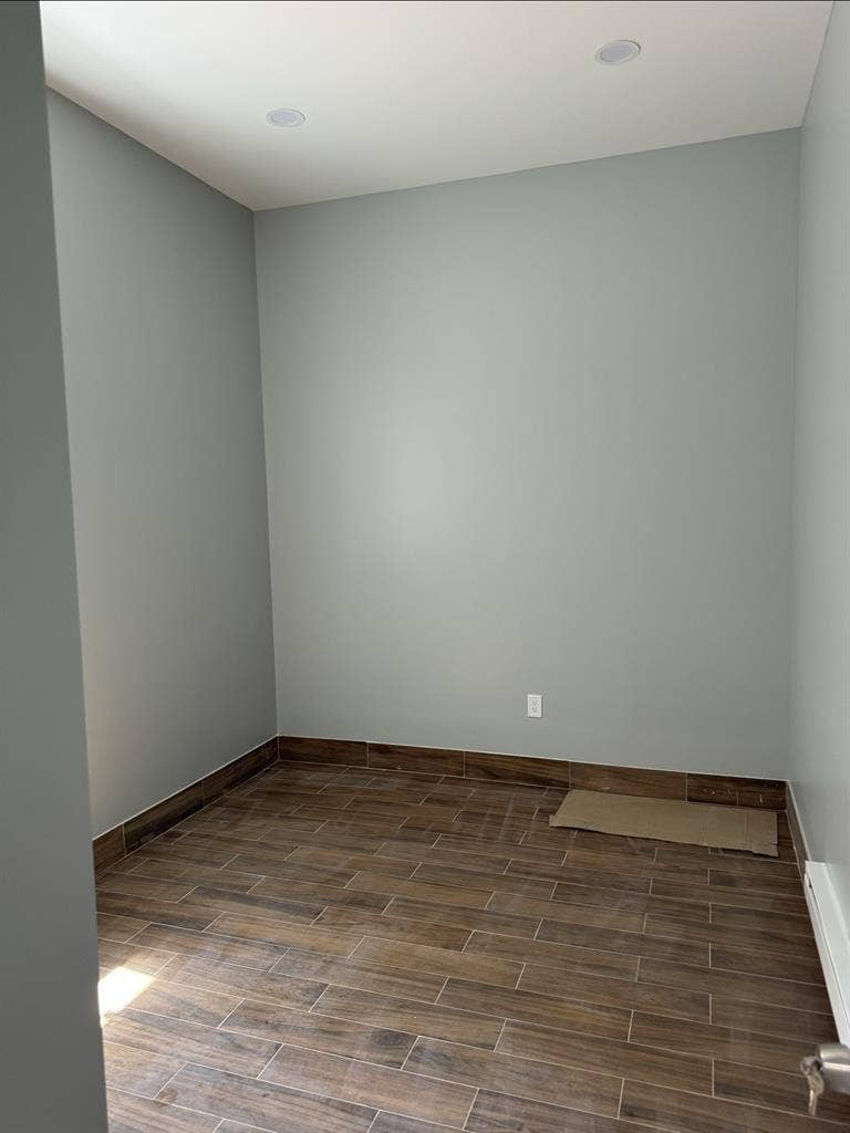 3 large bedrooms in valley stream