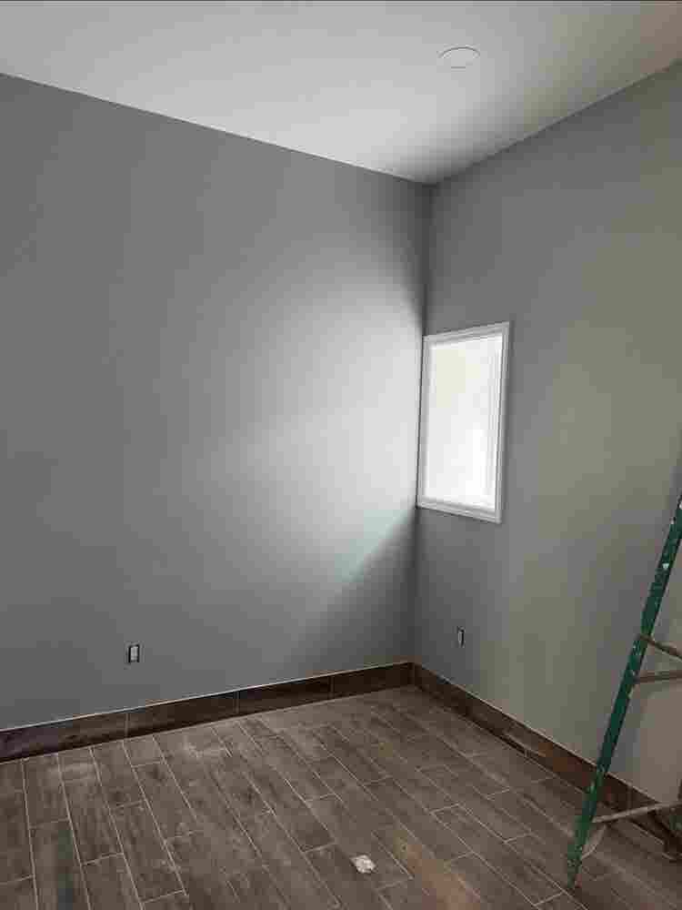 3 large bedrooms in valley stream