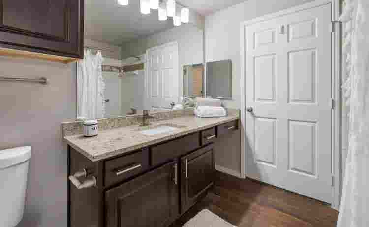 Baths ( Sq Ft)