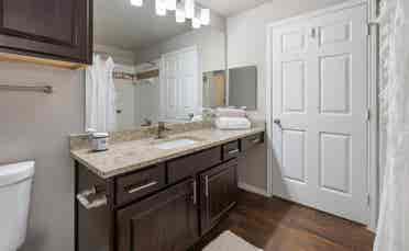 Baths ( Sq Ft)