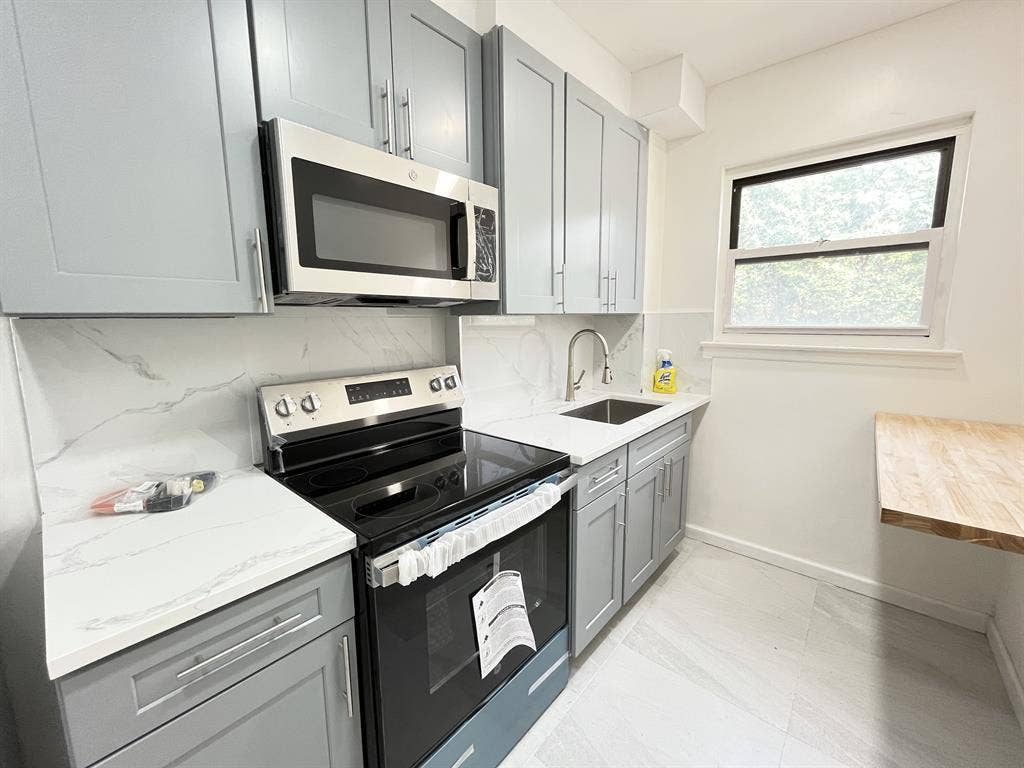 Sunnyside - Looking for Suitemate