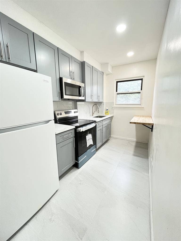 Sunnyside - Looking for Suitemate