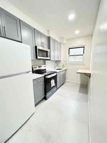 Sunnyside - Looking for Suitemate