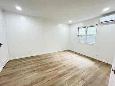 Sunnyside - Looking for Suitemate