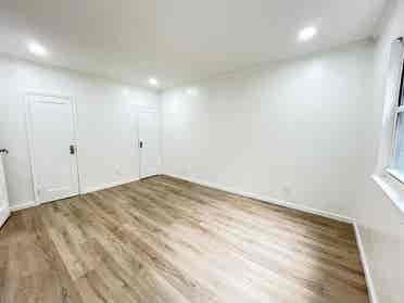 Sunnyside - Looking for Suitemate