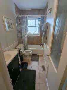 Private room available to rent