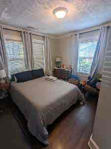Private room available to rent