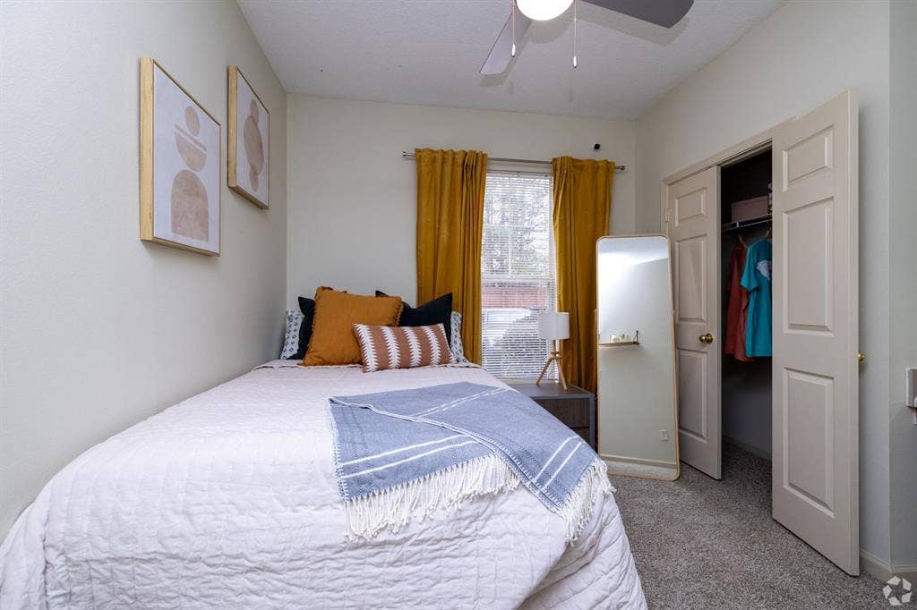 Lease Takeover At Clemson Edge