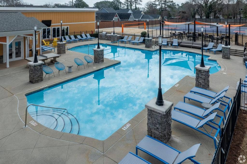 Lease Takeover At Clemson Edge