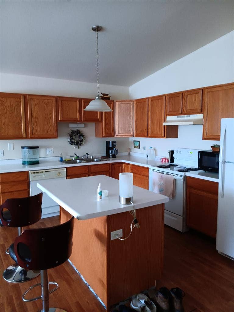 Looking for roomate in Elkhorn, Wi.