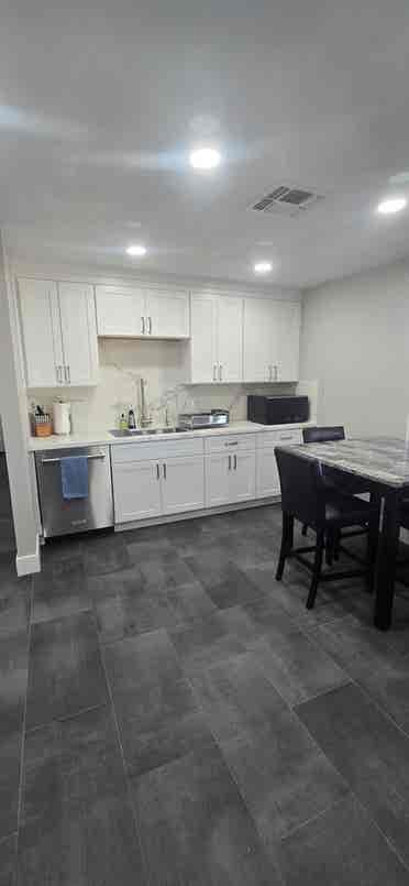 Furnished Room. Util+WIFI included
