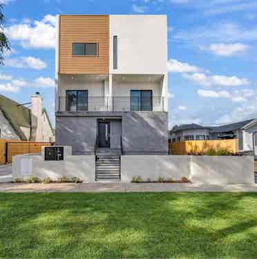 4 Story Mid - City Townhouse & view