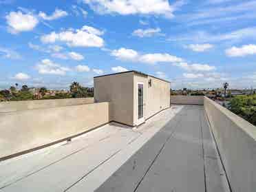4 Story Mid - City Townhouse & view