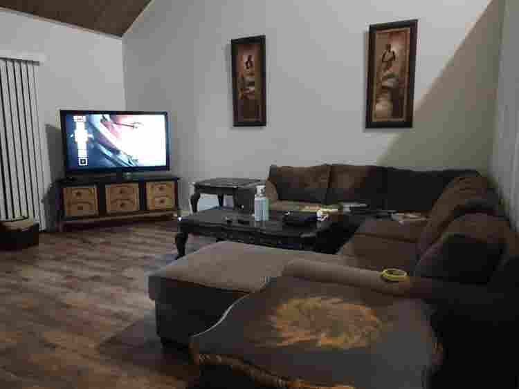Professional Woman Seeks Housemate