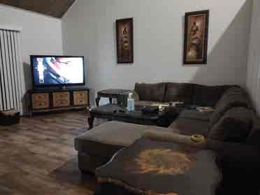 Professional Woman Seeks Housemate