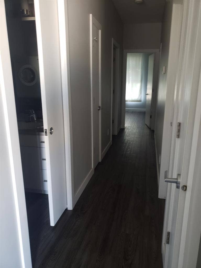 2 female roomates