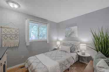 5-Br Detached Home Near Western U