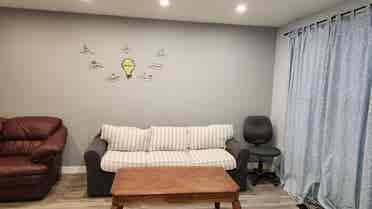 5-Br Detached Home Near Western U