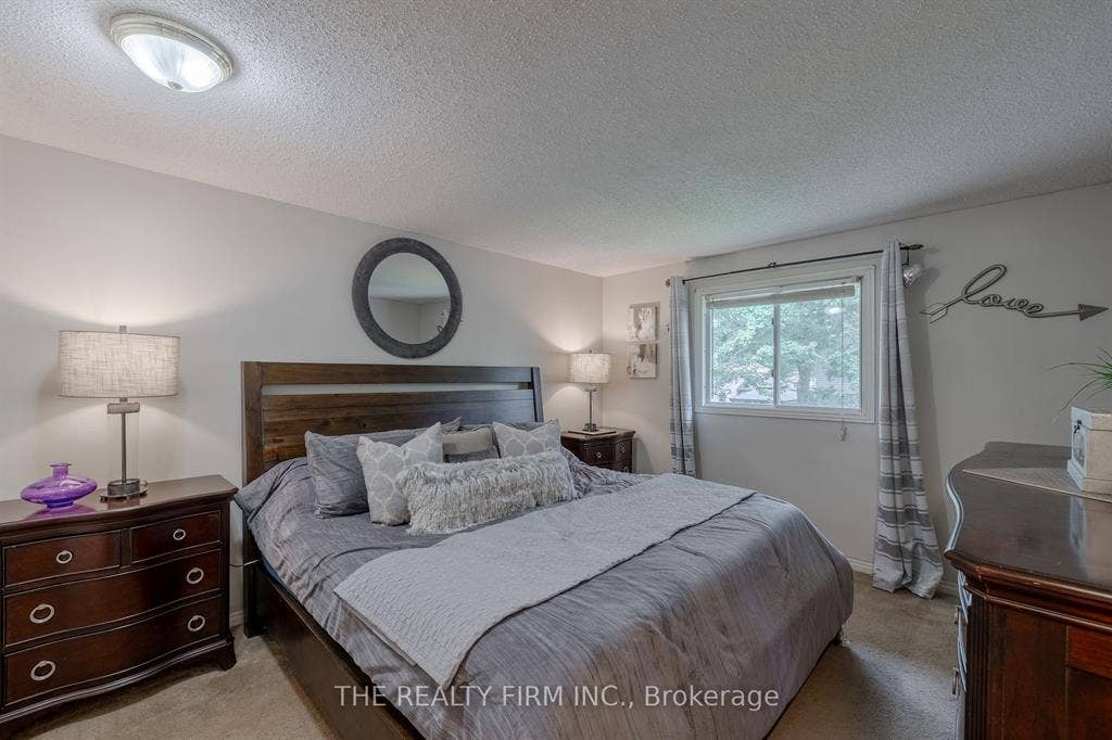 5-Br Detached Home Near Western U