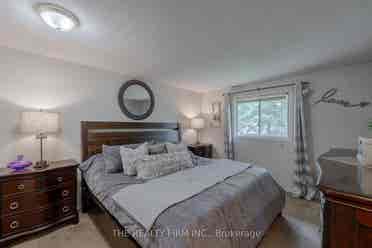 5-Br Detached Home Near Western U