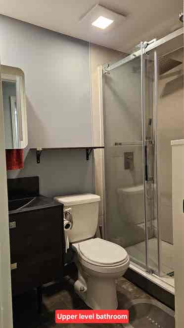 5-Br Detached Home Near Western U