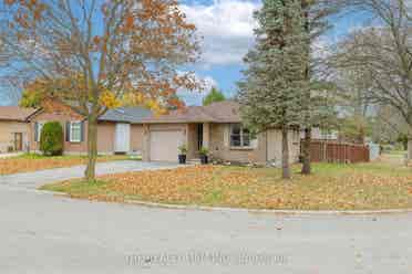 5-Br Detached Home Near Western U