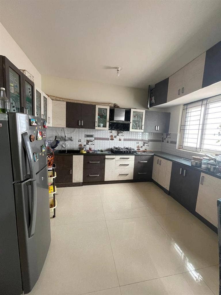 Looking for female roommate