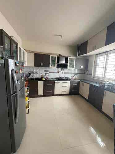 Looking for female roommate