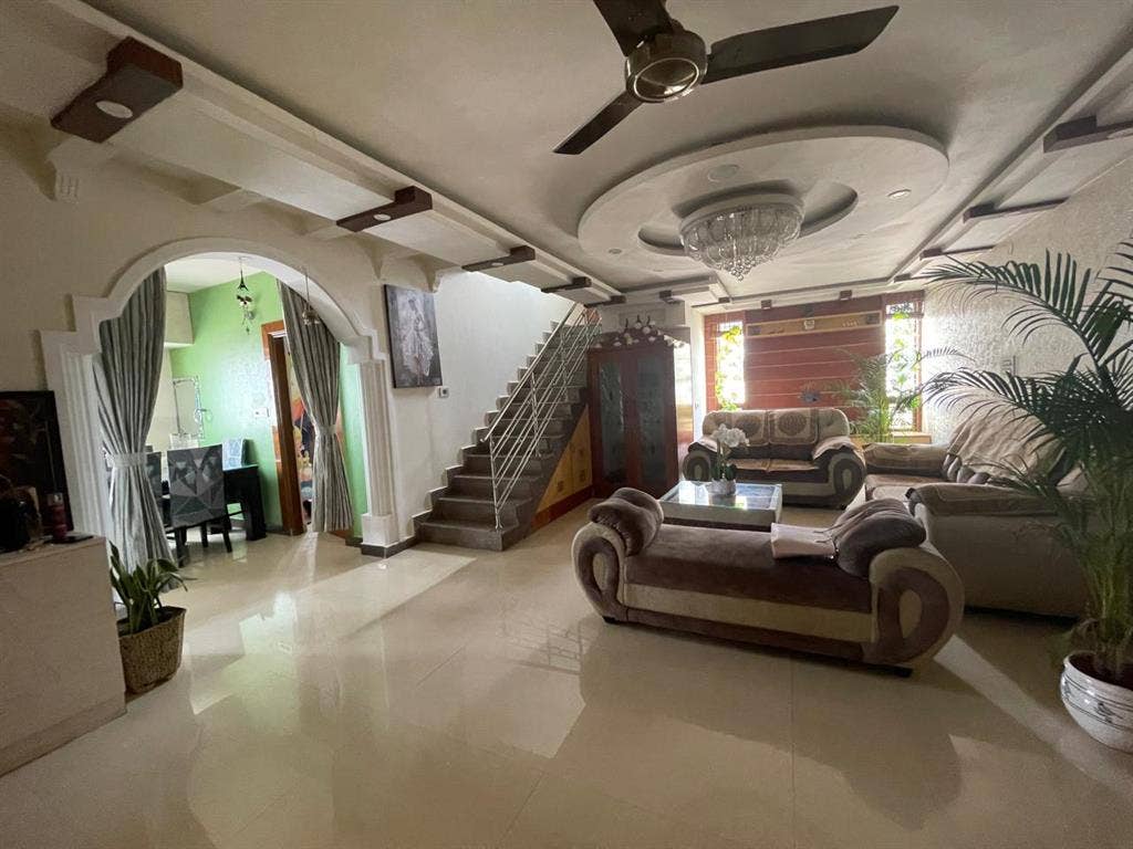 Looking for female roommate