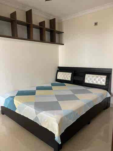 Looking for female roommate
