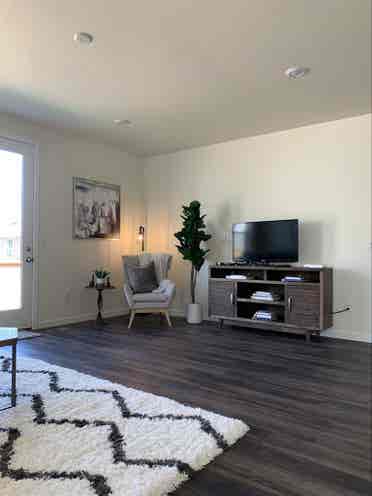 Elegantly furnished + attached bath