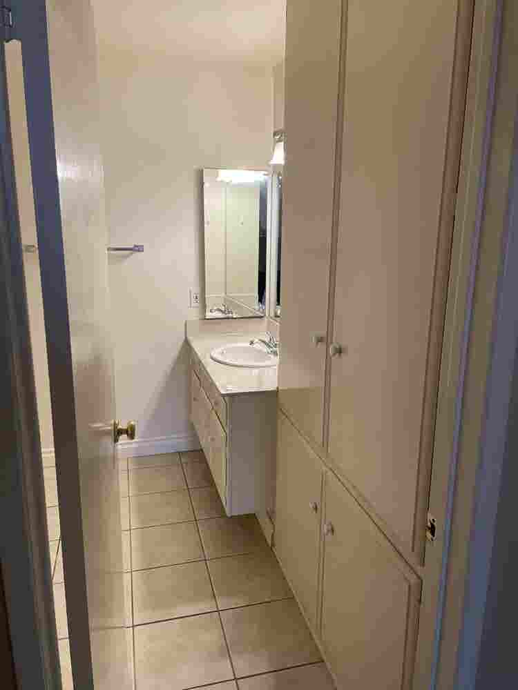 Private Room, Private Bath! SEPT 1!