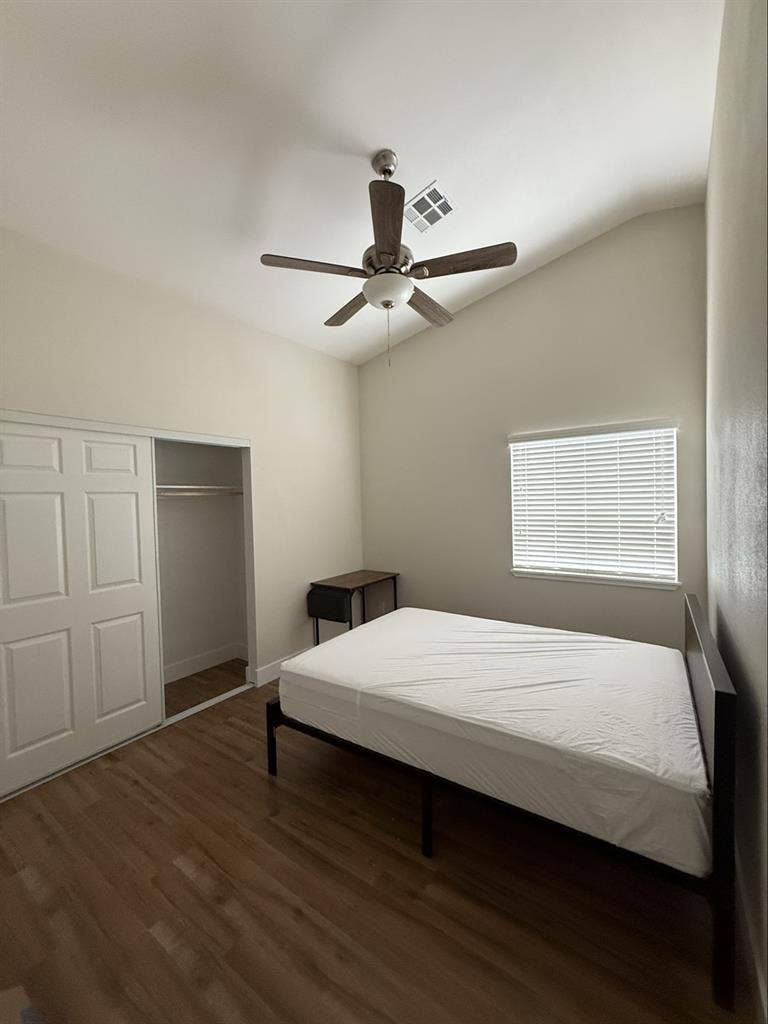 Spacious Room for Rent with Closet