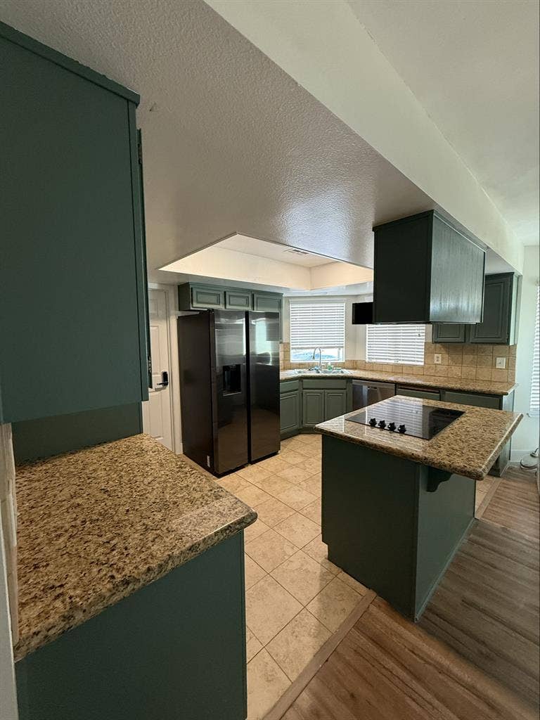 Spacious Room for Rent with Closet
