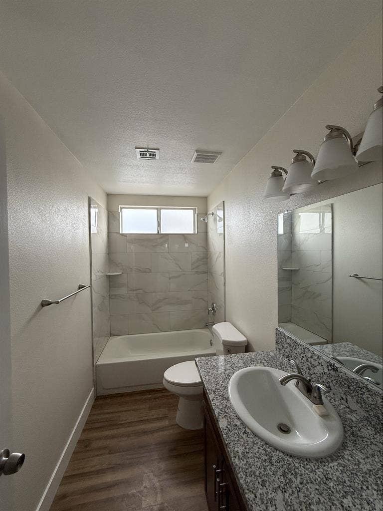 Spacious Room for Rent with Closet