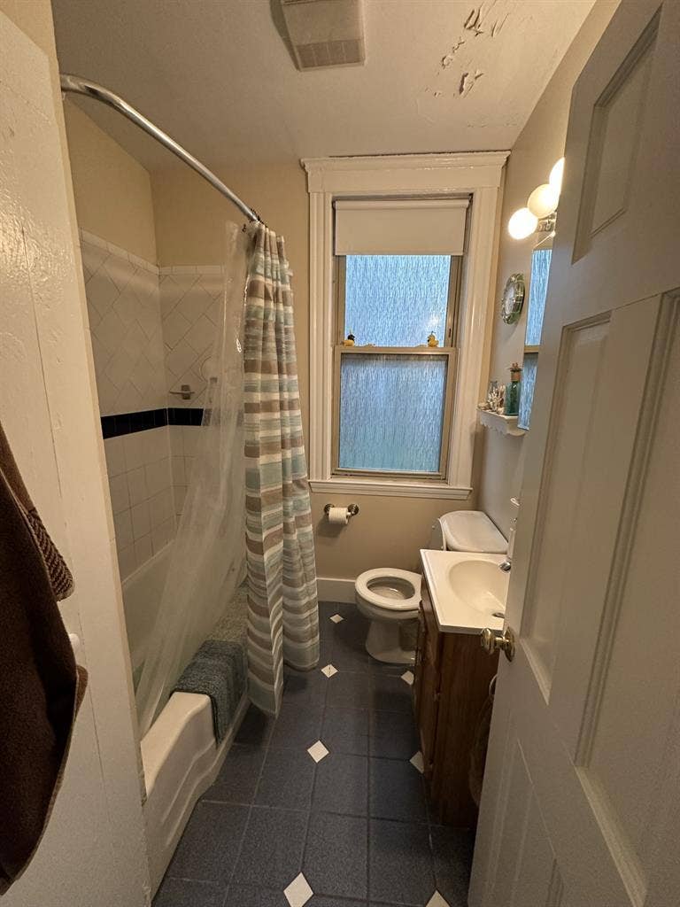 Looking for roommate for