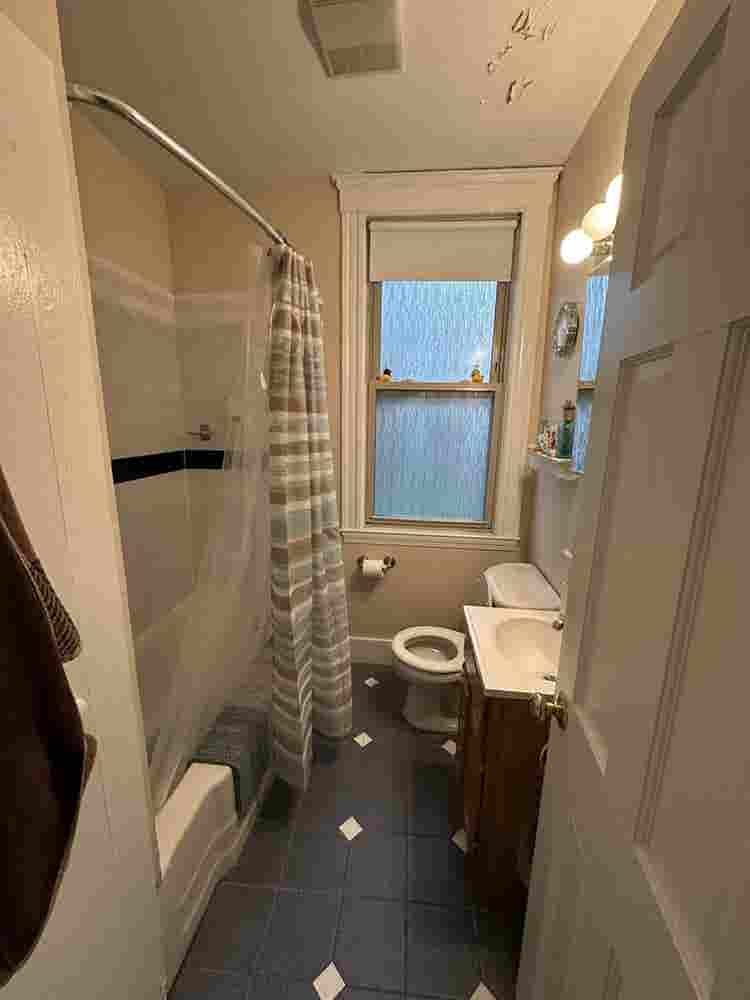 Looking for roommate for