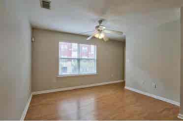 🏡  Room for Rent