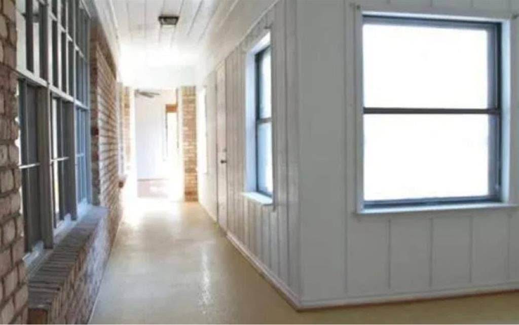 Great for 4 friends, near Bush
