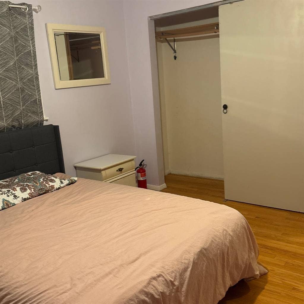 Room for rent -female only-