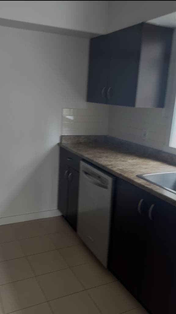 Beachside Room Downtown – Move In