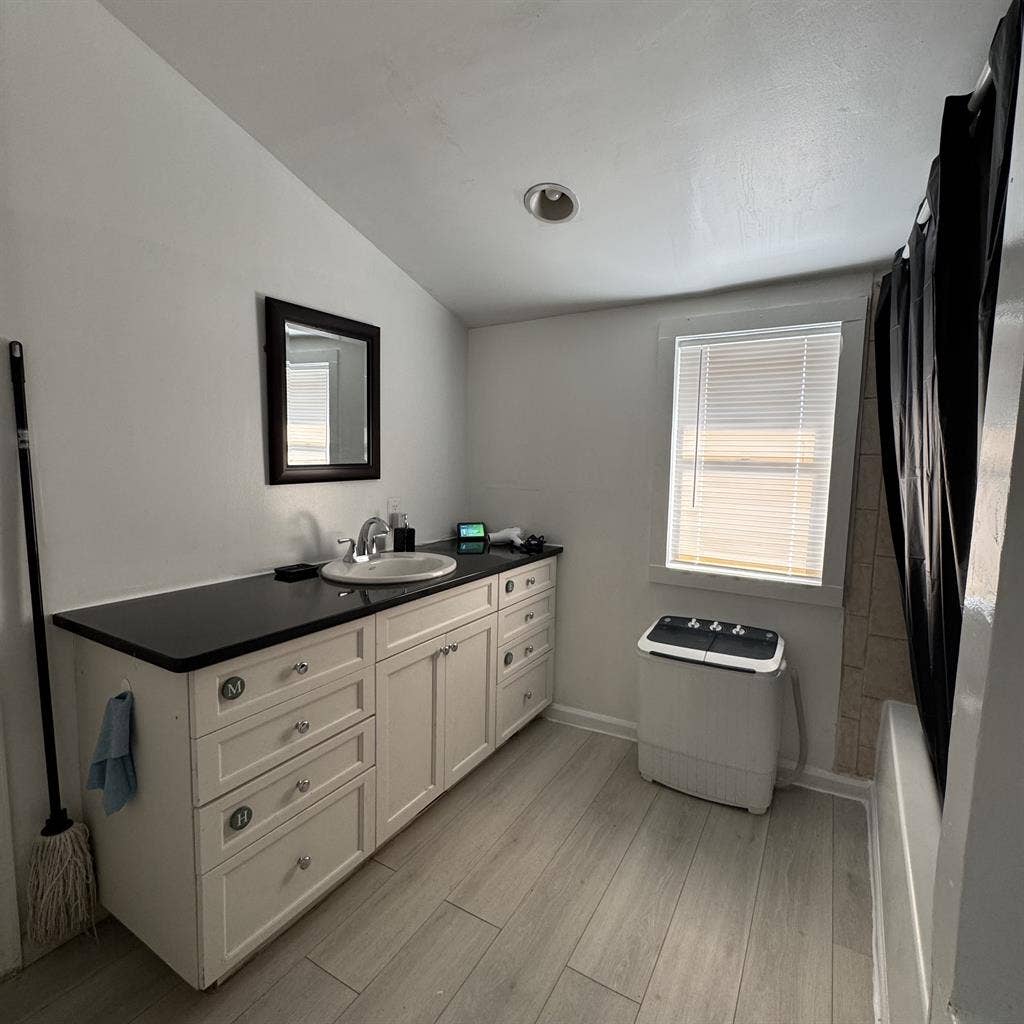 🏠 Room for Rent in SE DC