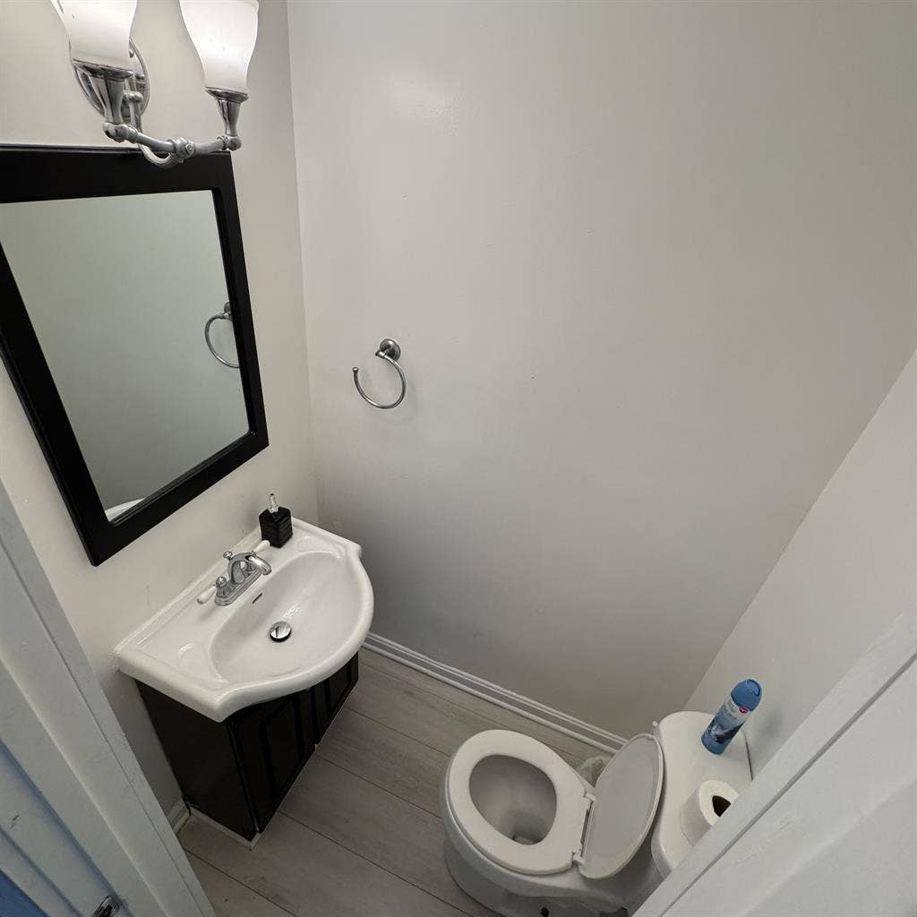 🏠 Room for Rent in SE DC
