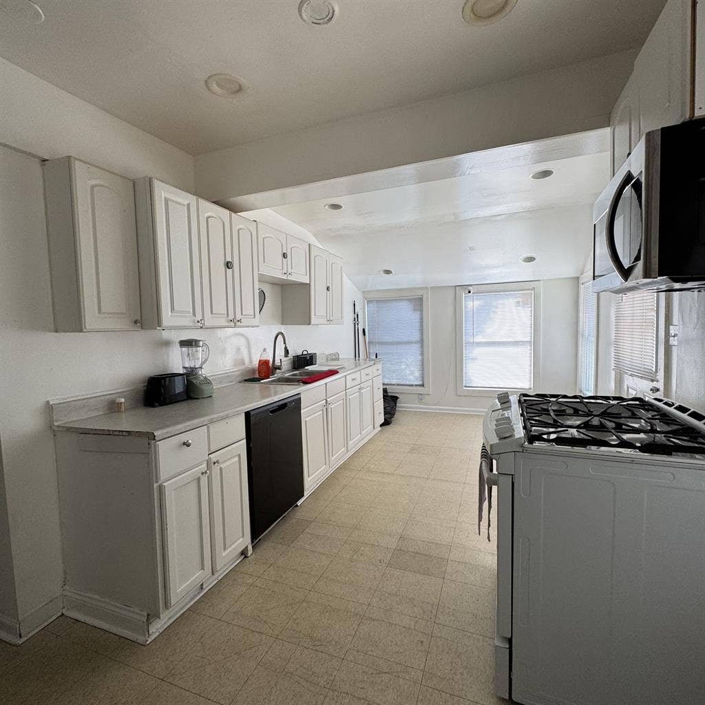🏠 Room for Rent in SE DC
