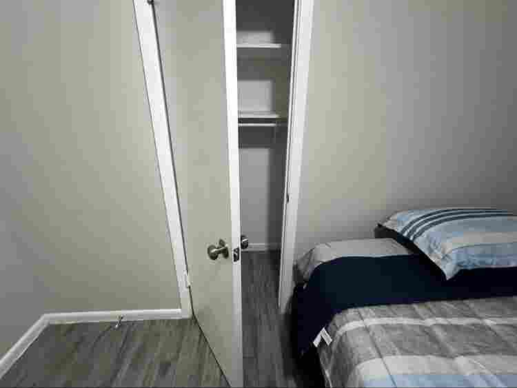 comfy  room FREE WIFI no deposit