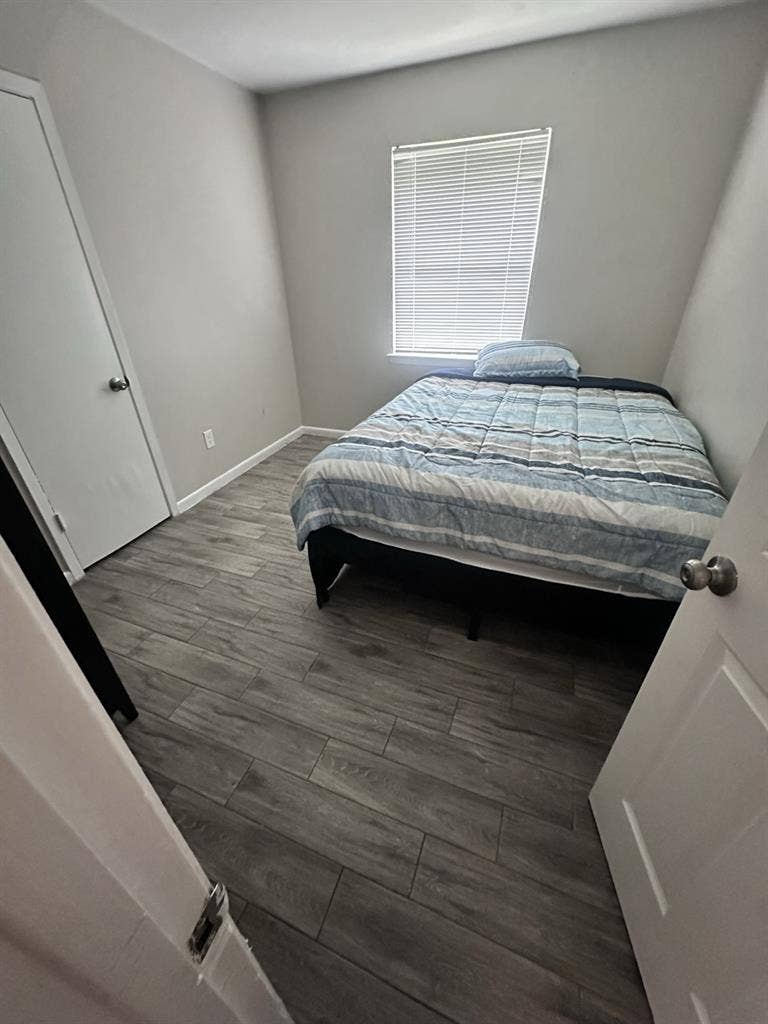 comfy room FREE WIFI no deposit