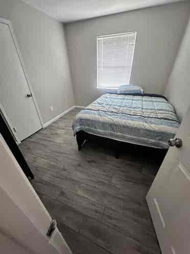 LOOKING FOR FEMALE ROOMATE