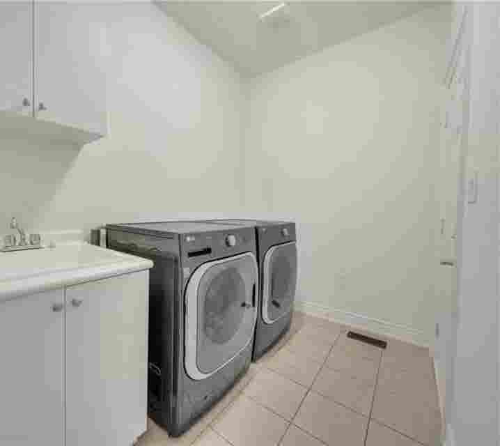 Master Bedroom Room For Rent