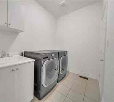 Master Bedroom Room For Rent