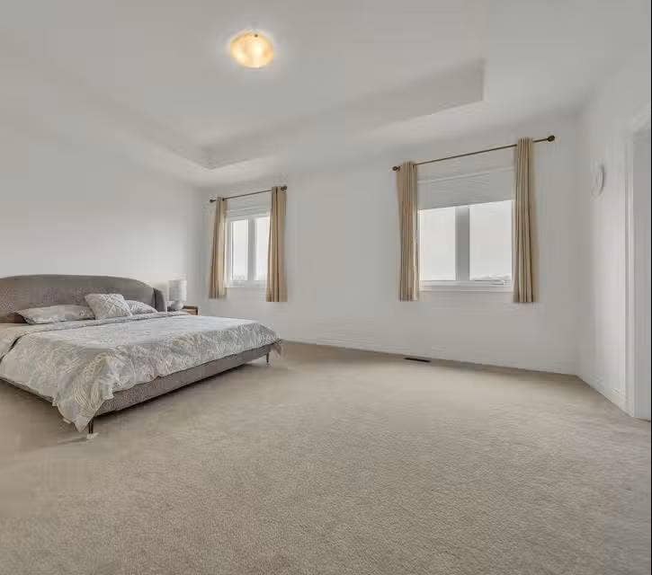 Master Bedroom Room For Rent